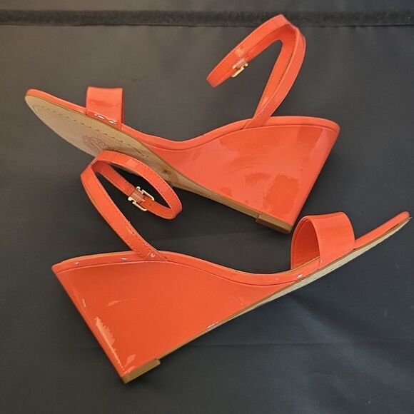 BRAND NEW VINCE CAMUTO JEFANY ANKLE STRAP WEDGE SANDAL (WOMEN) - Picture 9 of 14